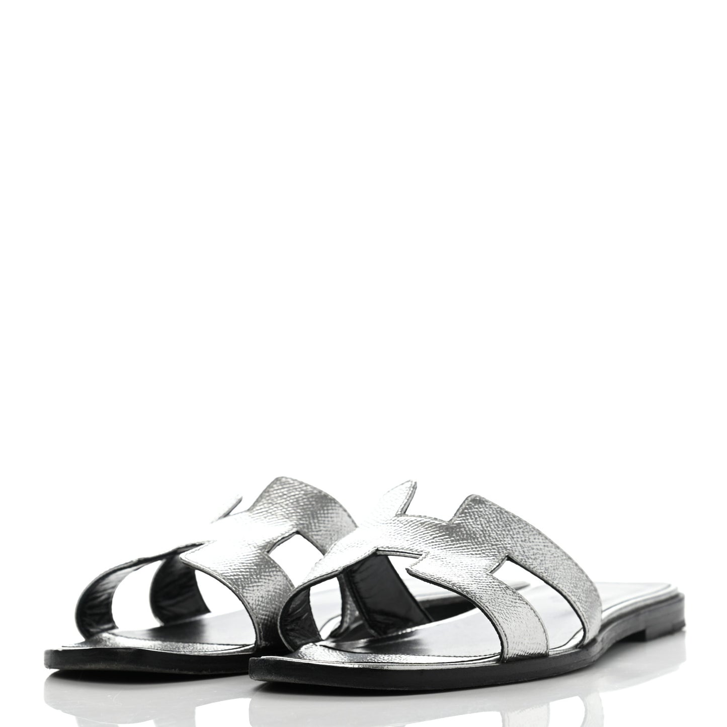 Metallic Epsom Oran Sandals 38.5 Gris Argente