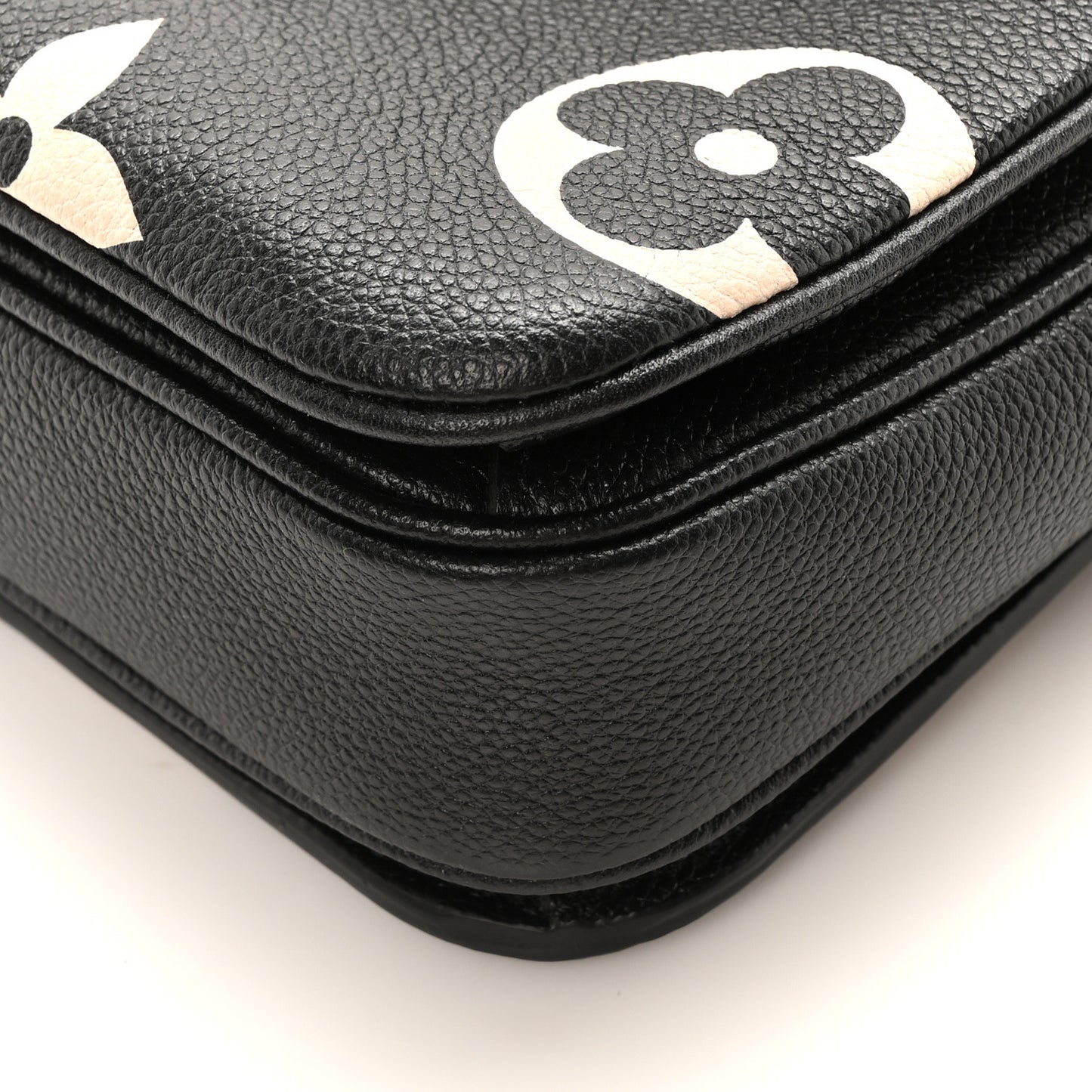 Empreinte Monogram Giant Pochette Metis Black Beige