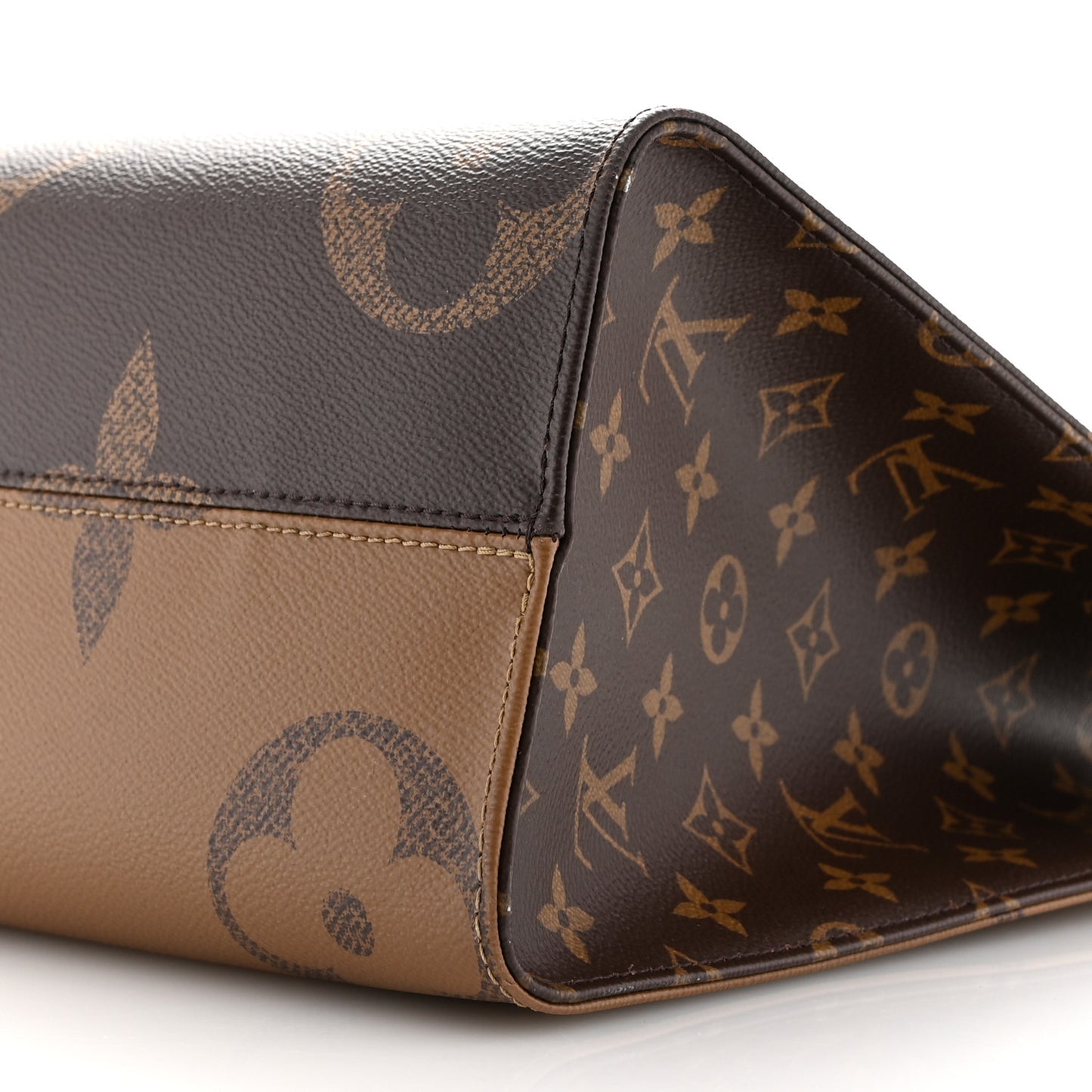 Reverse Monogram Giant Onthego MM