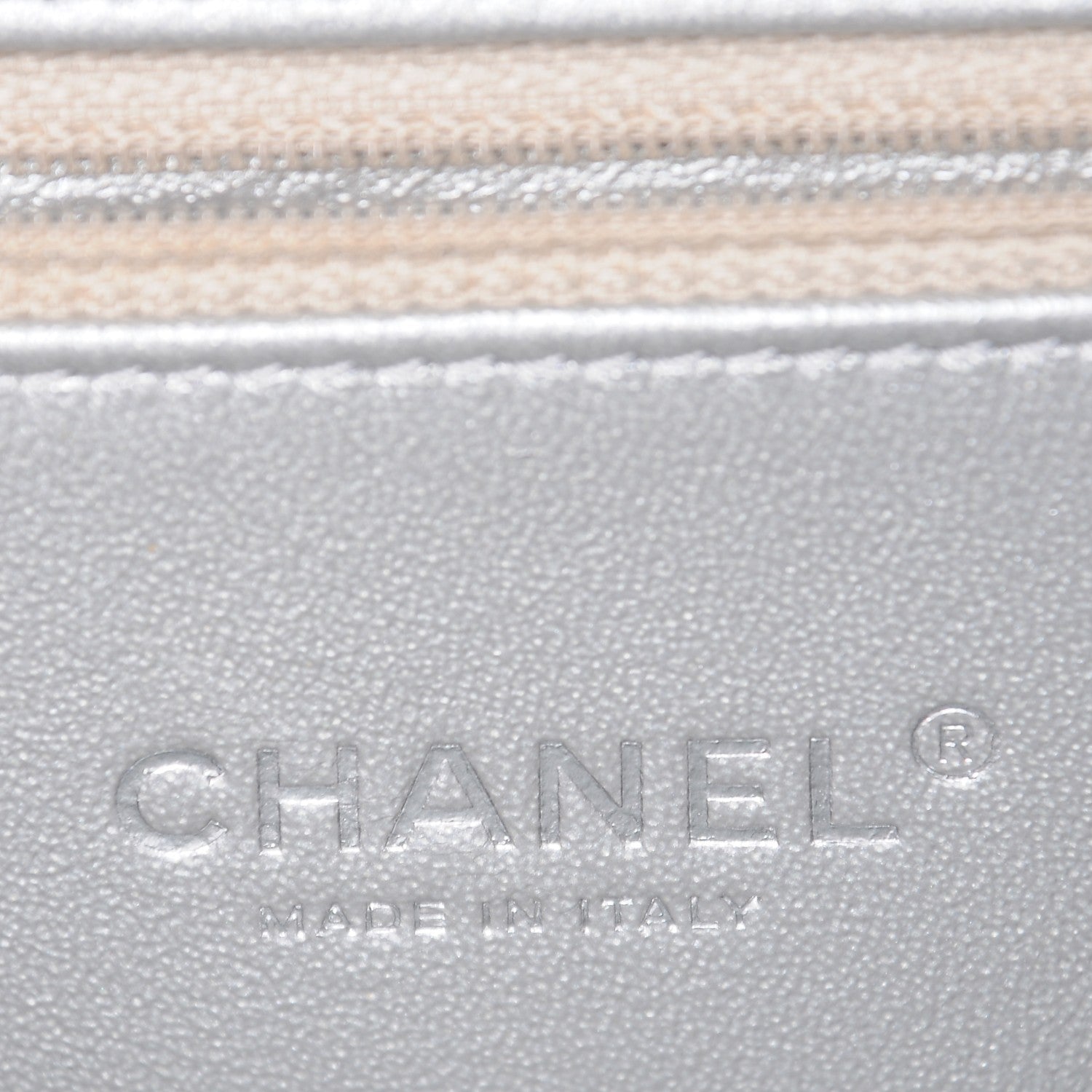 Chanel Metallic Caviar Quilted Medium CC Filigree Vanity Case Silver 7 of 9