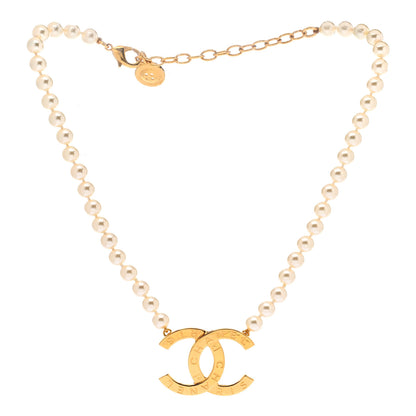 Chanel Pearl CC Paris Button Short Necklace Gold 3 of 5