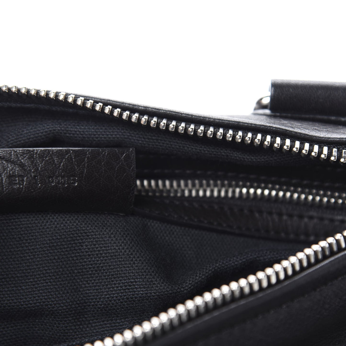 Pebbled Calfskin Medium Pyramid Stud Pandora Black