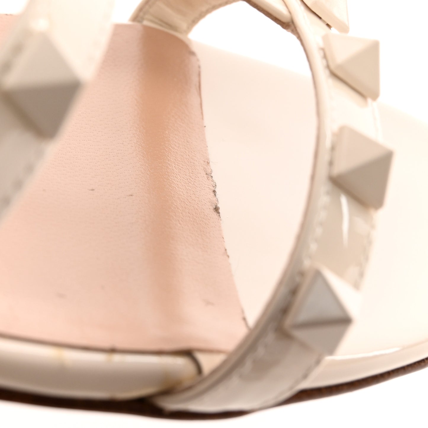 Calfskin Lacquered Monochrome Rockstud Caged Flat Slide Sandals 37.5 Ivory