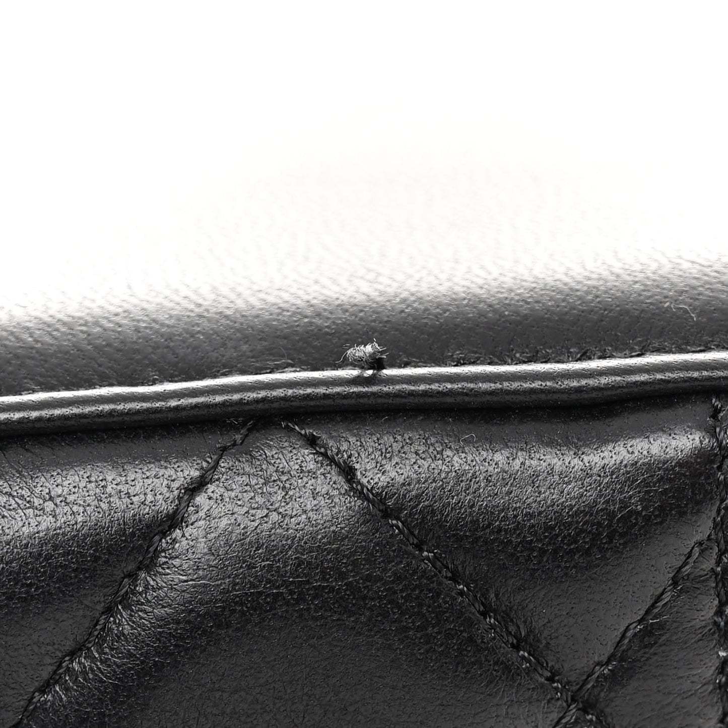 Lambskin Quilted Mini Pearl Crush Vanity Case With Chain Black