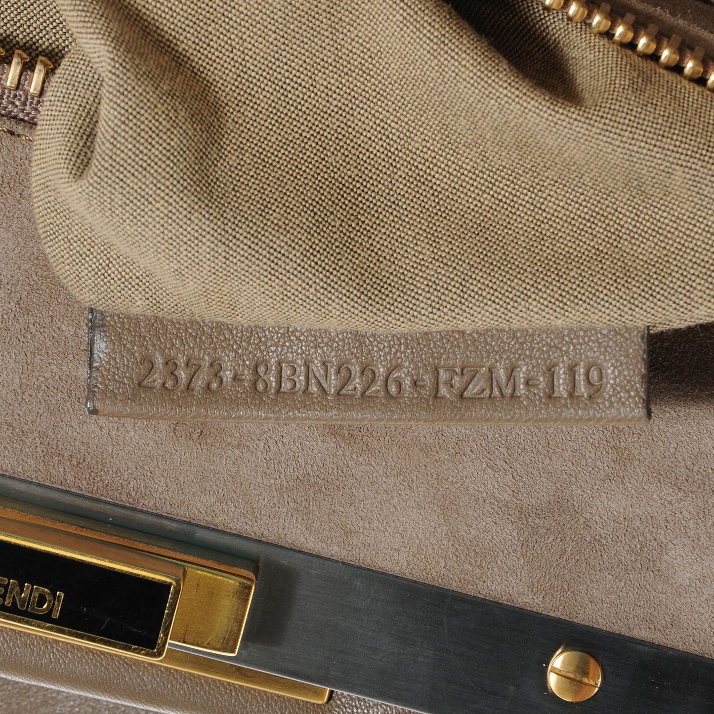Vitello Suede Medium Peekaboo Iconic Satchel Nocciola Black