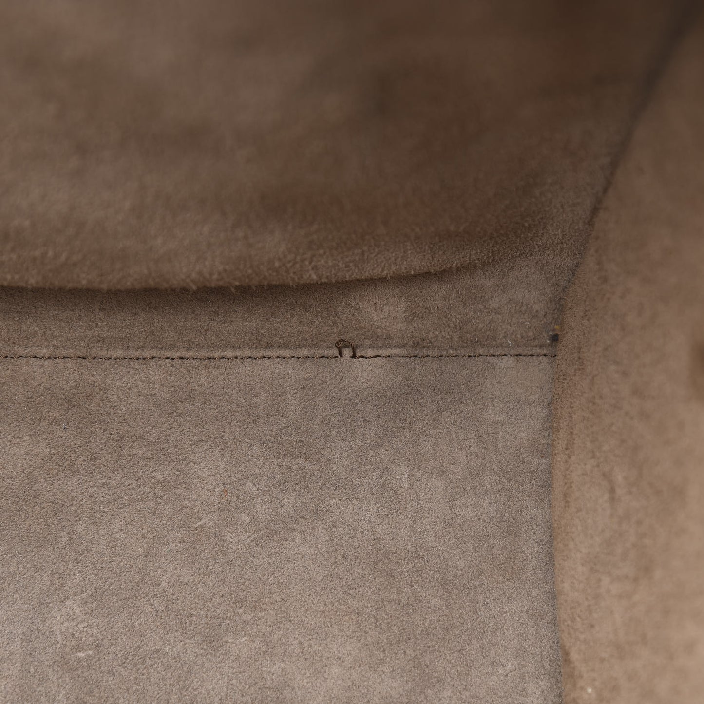 Drummed Calfskin Mini Luggage Souris