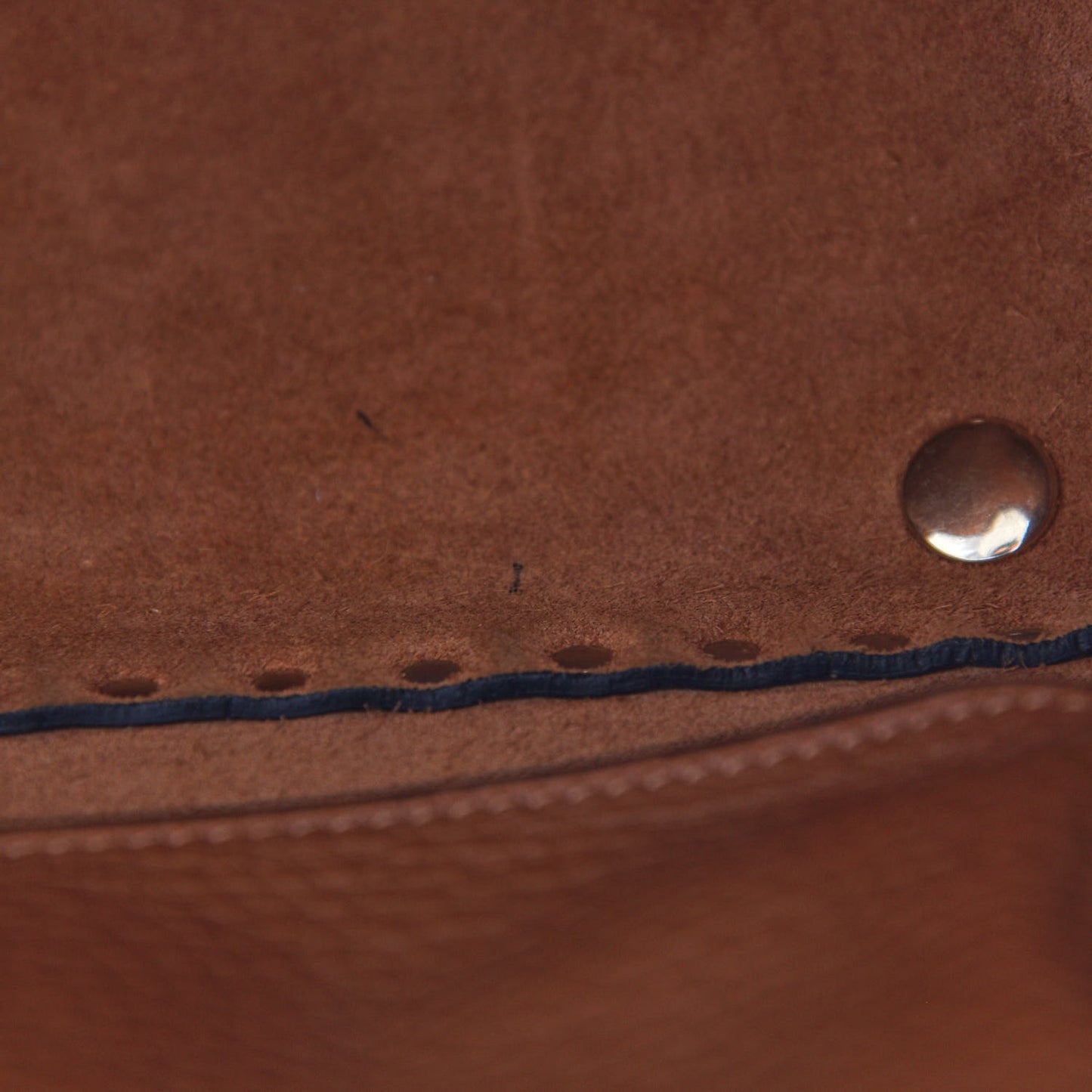 Pebbled Calfskin Medium Rockstud Tote Light Cuir