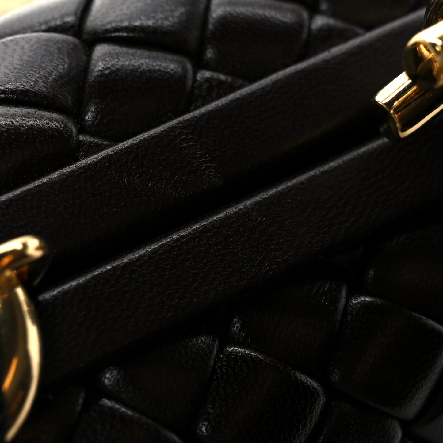 Padded Nappa Intrecciato Knot Chain Ebene