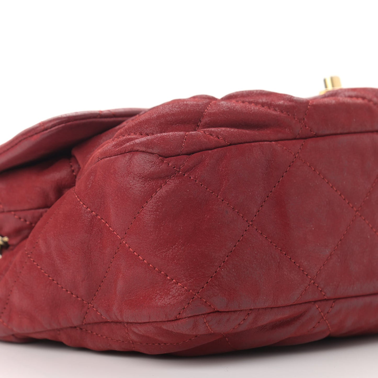 Iridescent Calfskin Large Chic Quilt Flap Red