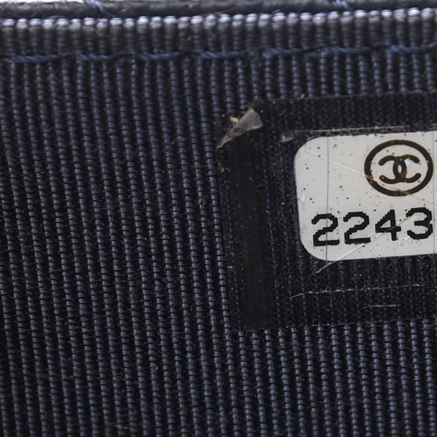 Caviar Chevron Quilted Wallet On Chain WOC Navy