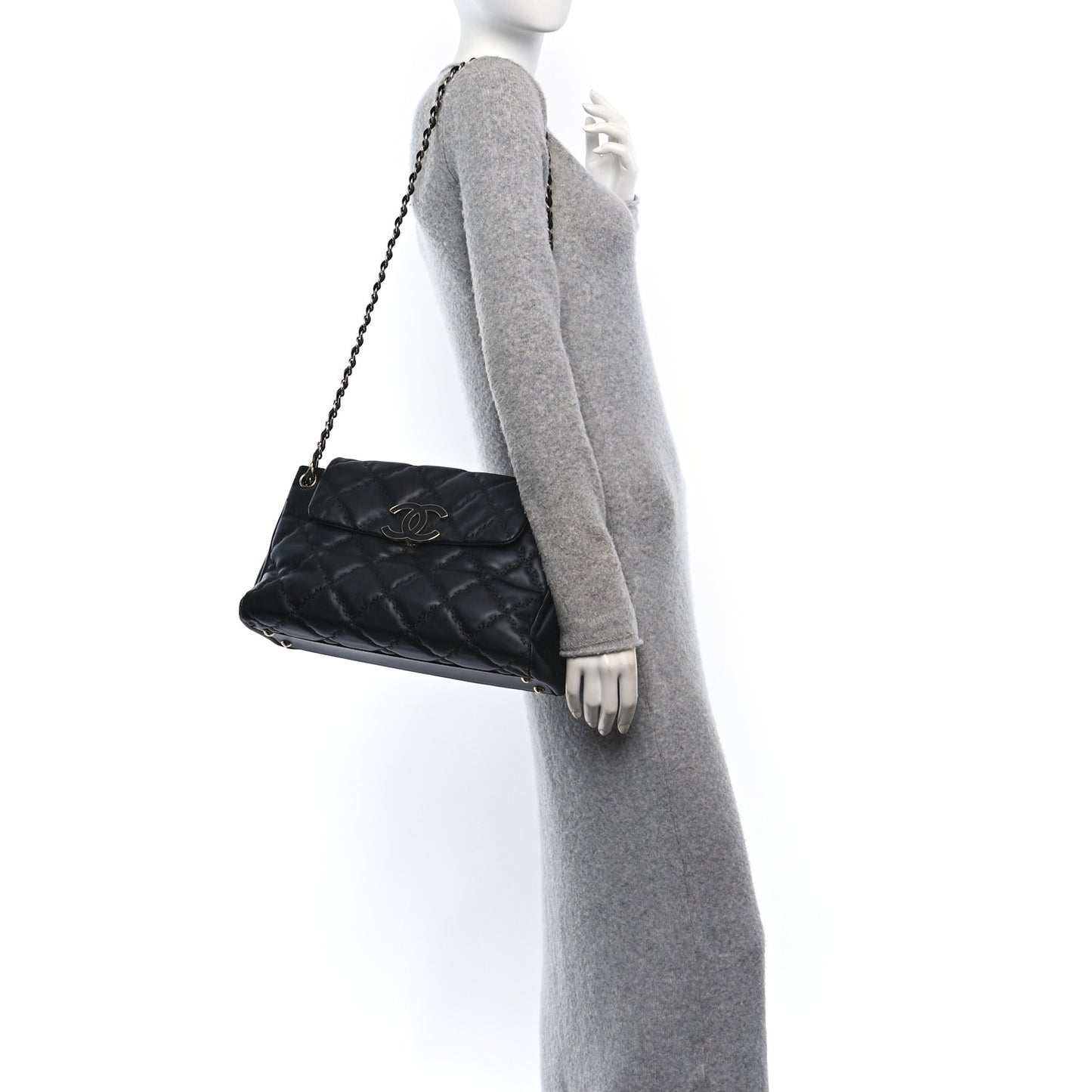 Calfskin Double Stitch Large Hamptons Flap Bag Black