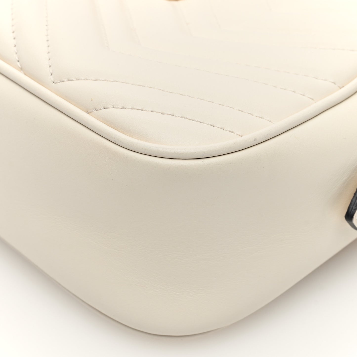 Calfskin Matelasse Small GG Marmont Chain Shoulder Bag White
