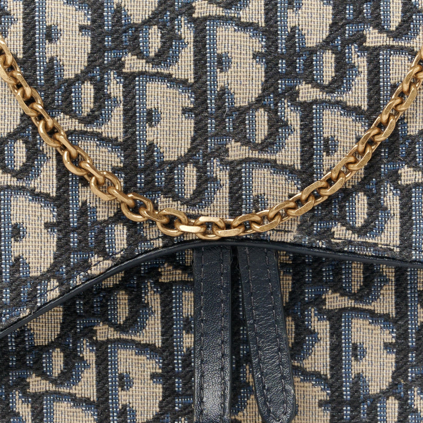 Oblique Saddle Chain Pouch Blue