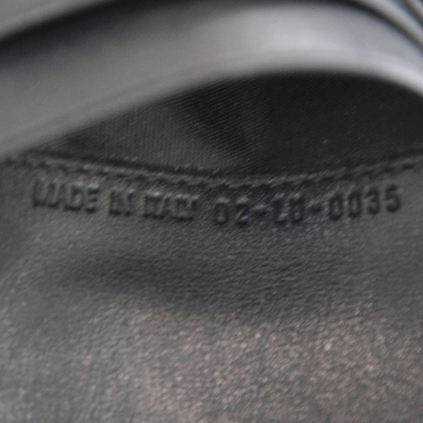 Compact Saddle Wallet