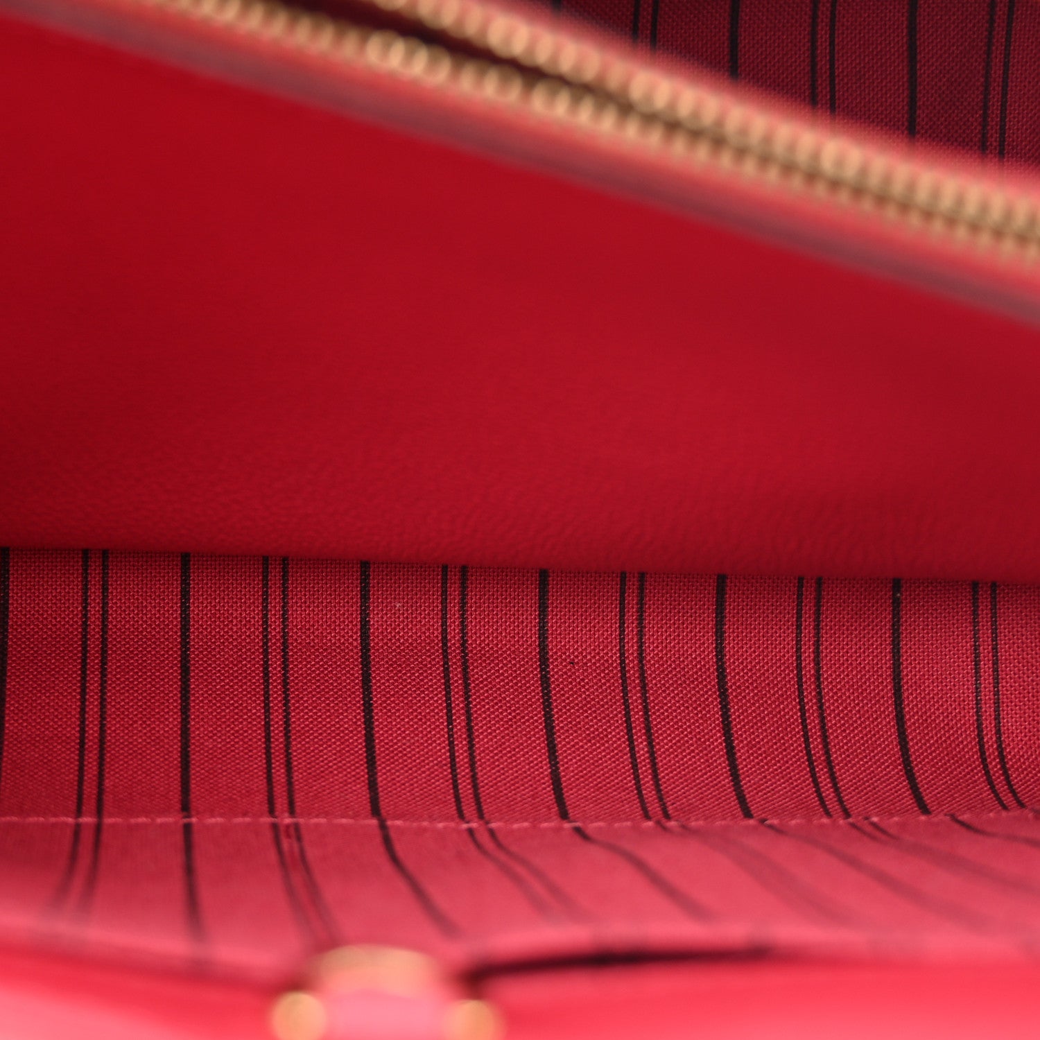Louis Vuitton Empreinte Montaigne MM Dahlia 6 of 13
