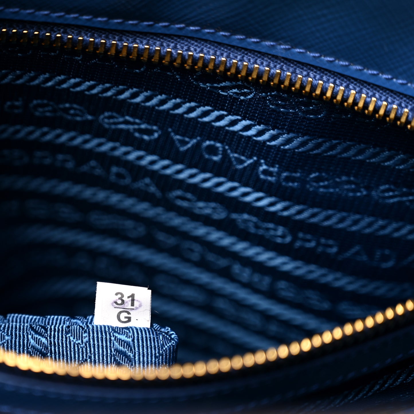 Saffiano Vernice Medium Galleria Double Zip Tote Azzurro