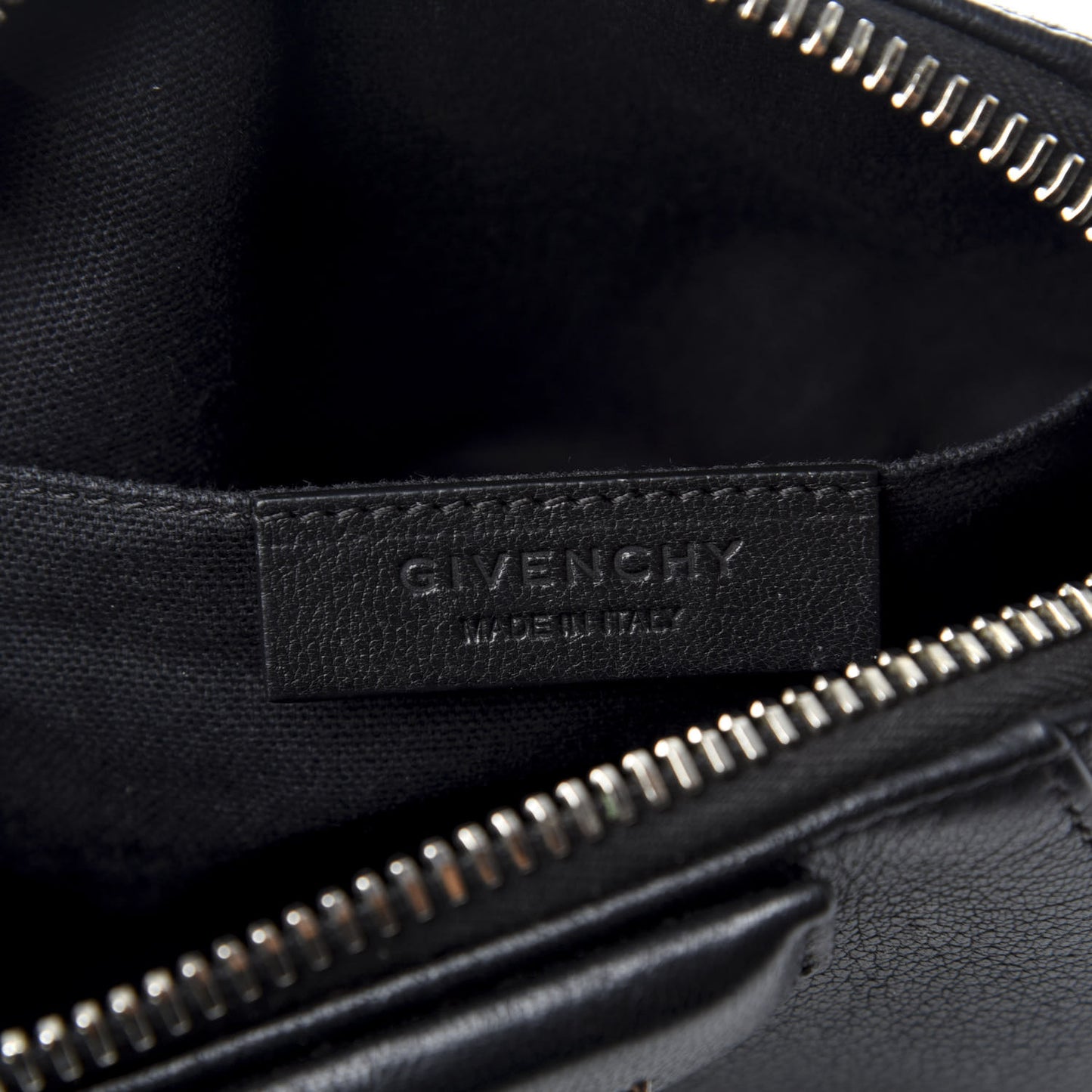 Sugar Goatskin Small Antigona Beauty Wristlet Black