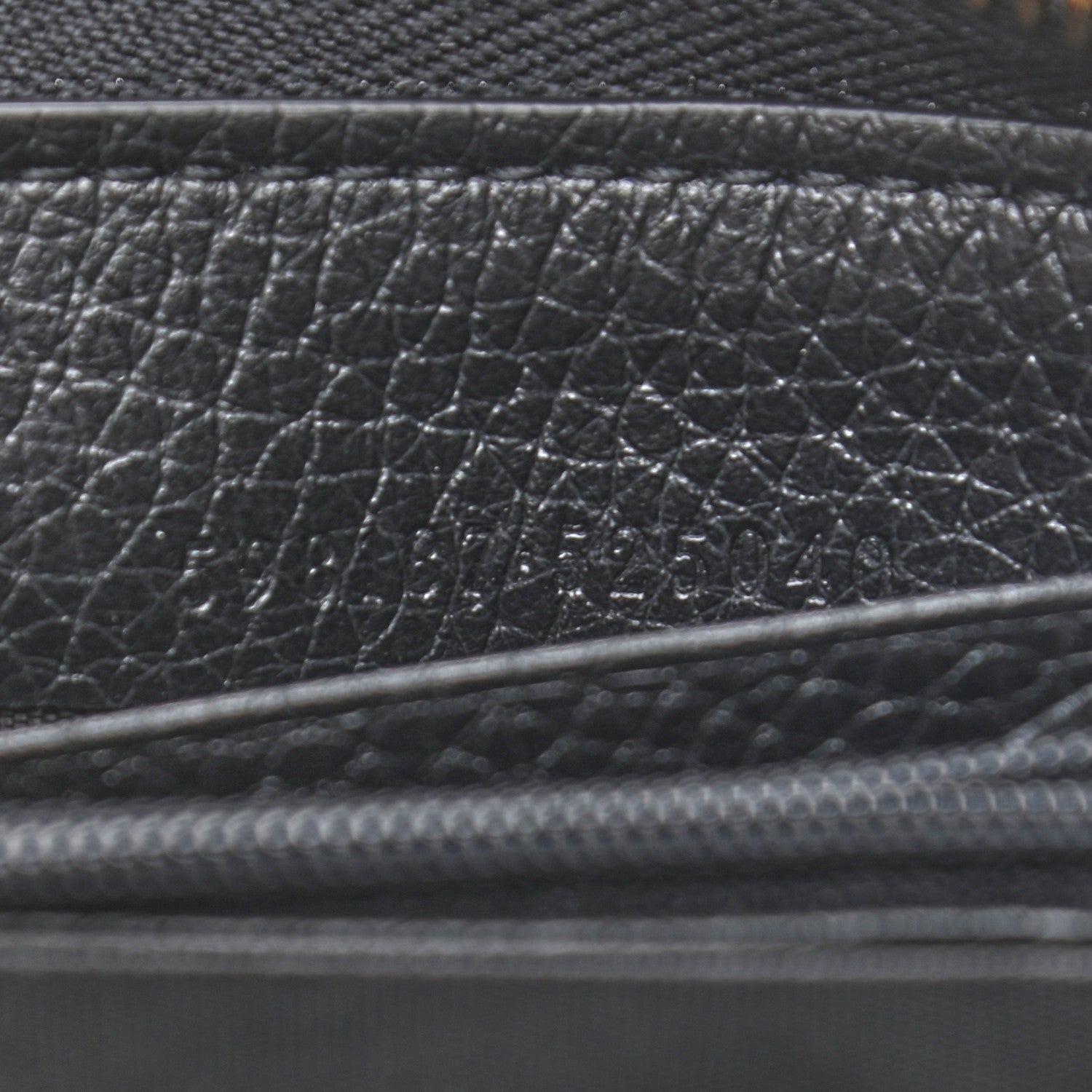 Gucci Pebbled Calfskin Soho Zip Around Wallet Black 7 of 7