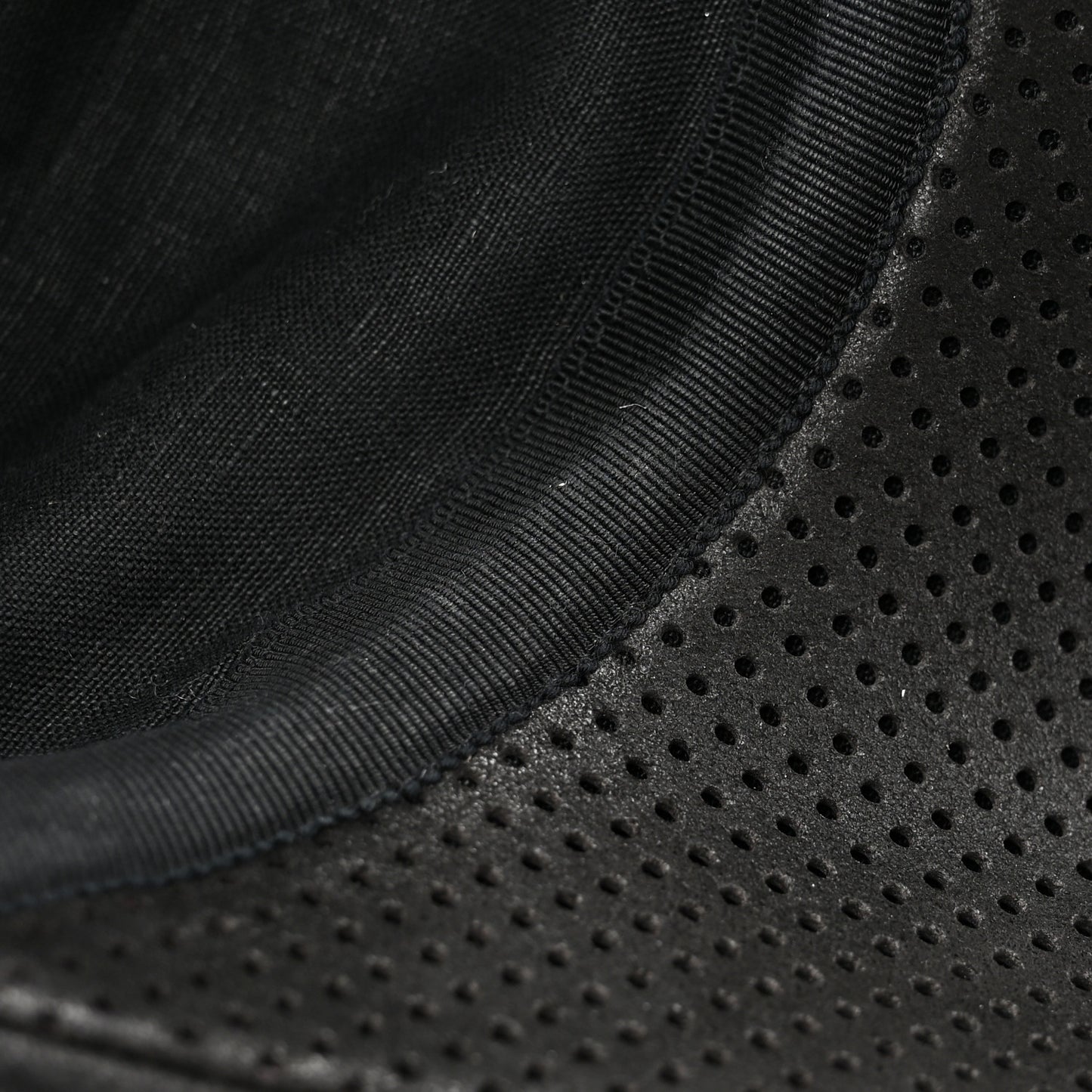Lambskin Perforated Cap 58 Black