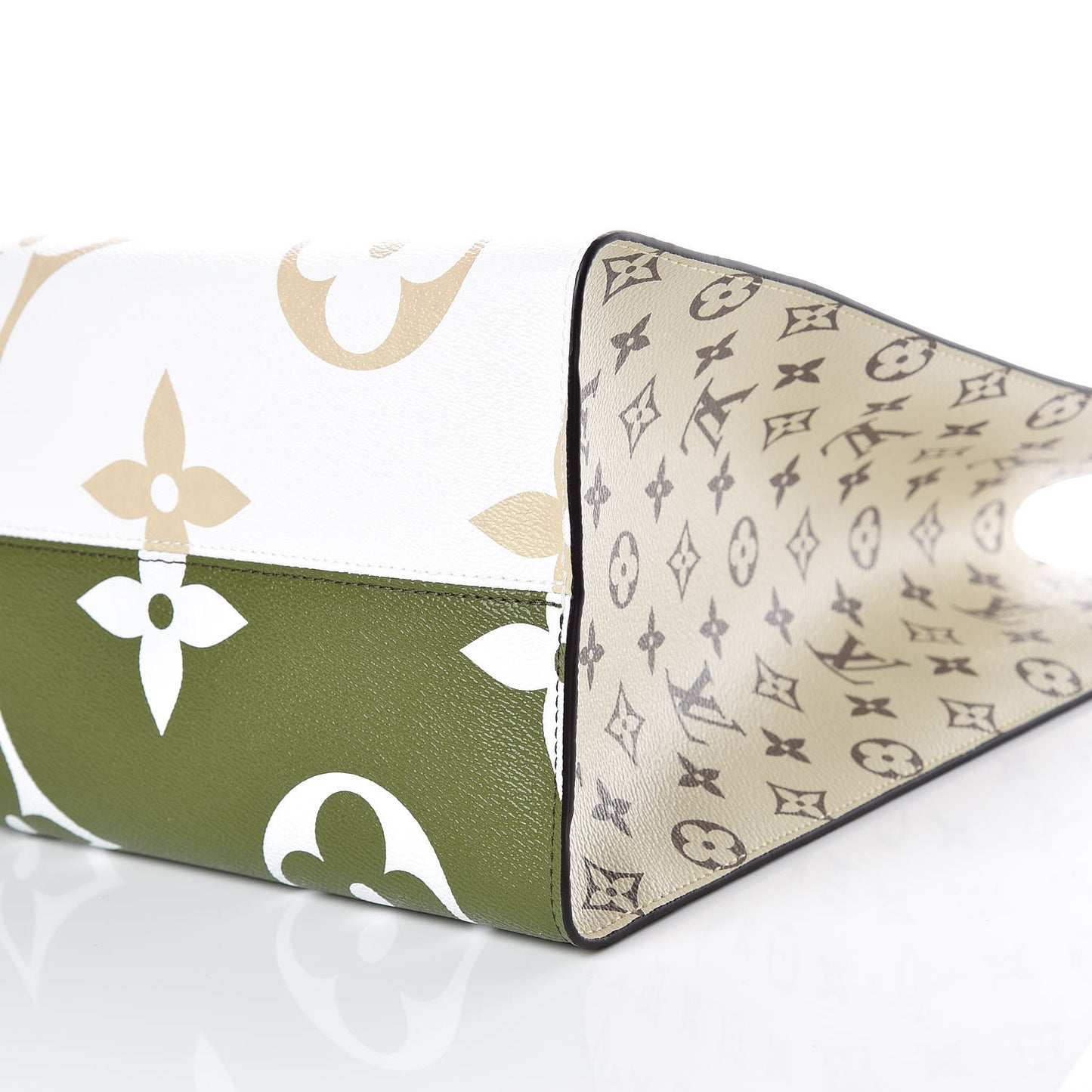 Monogram Giant Onthego GM Kaki Beige