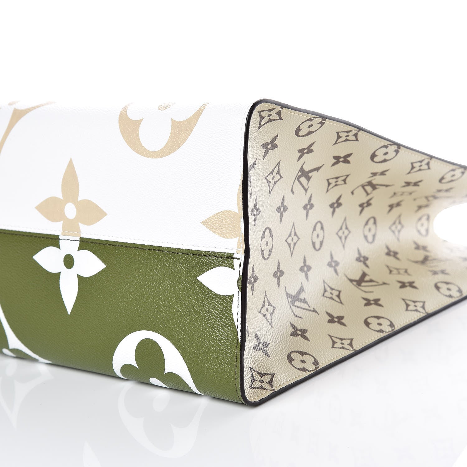 Louis Vuitton Monogram Giant Onthego GM Kaki Beige 6 of 10