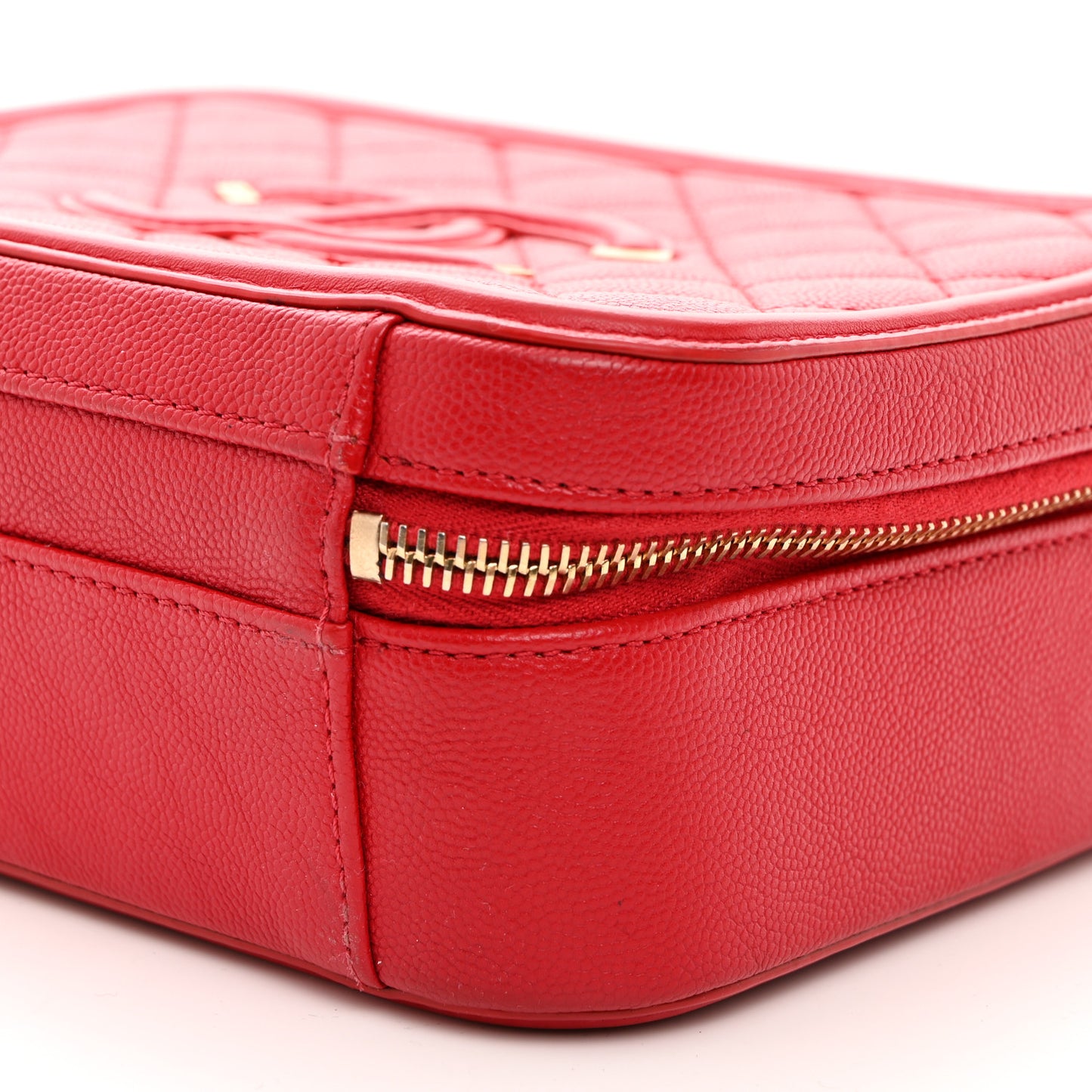 Caviar Quilted Medium CC Filigree Vanity Case Red