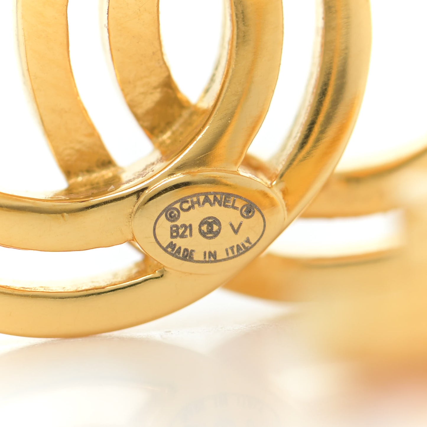 Metal Obazine CC Earrings Gold