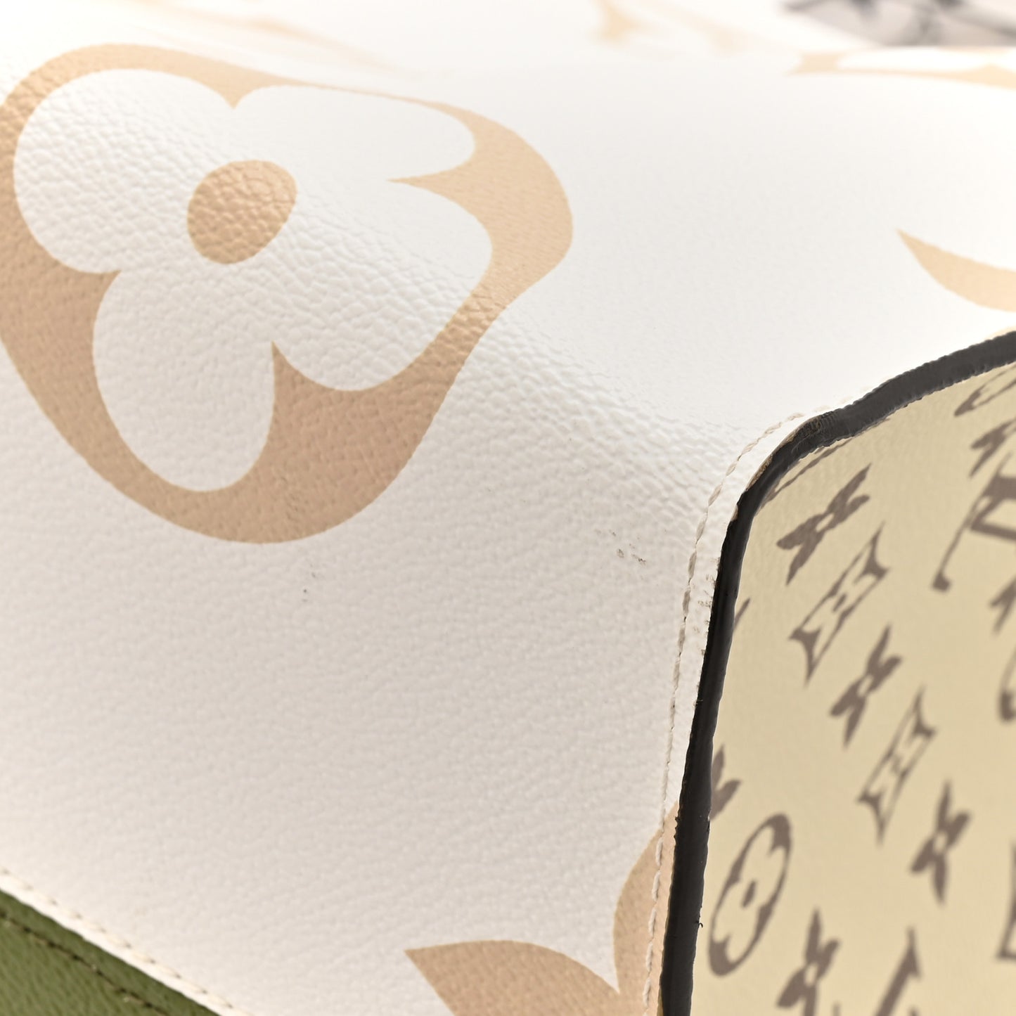 Monogram Giant Onthego GM Kaki Beige