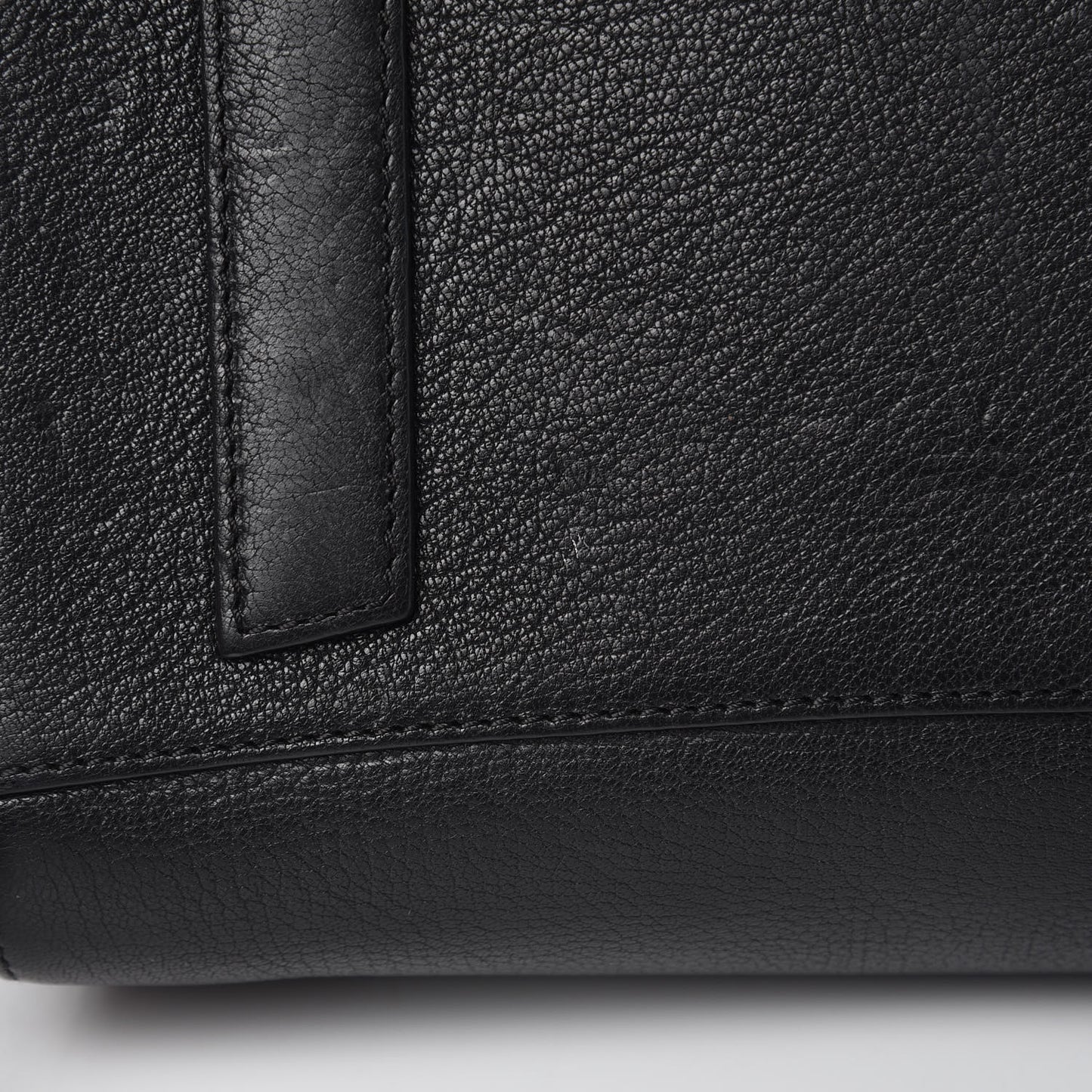 Sugar Goatskin Medium Antigona Black