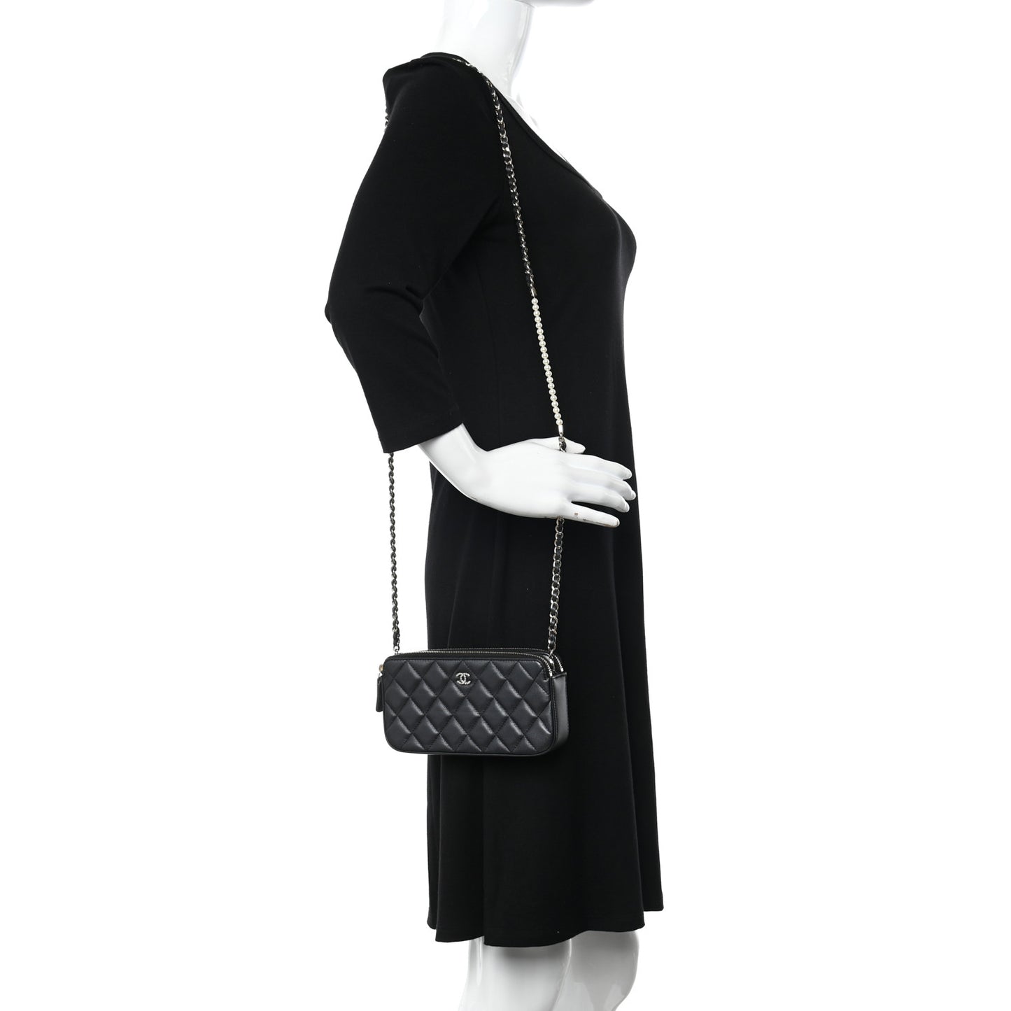 Iridescent Lambskin Quilted Pearl Clutch With Chain Black