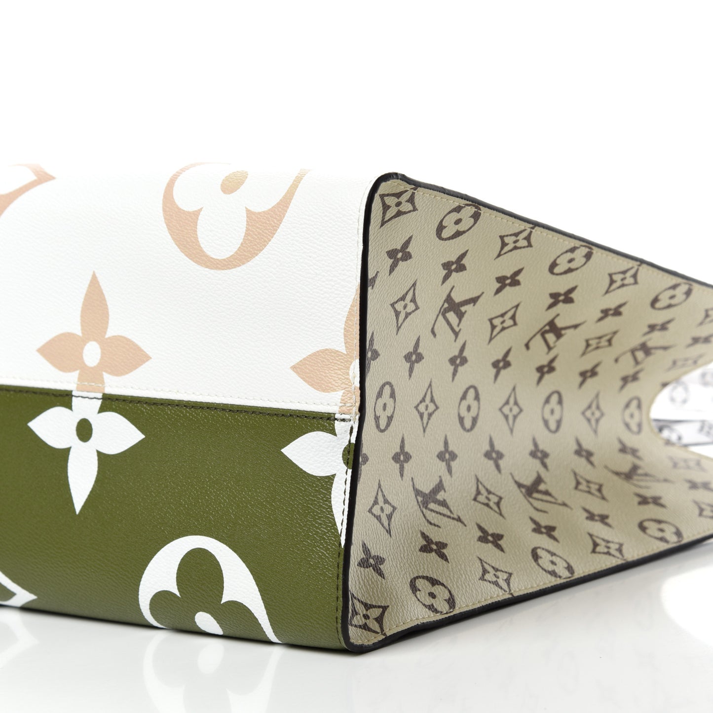 Monogram Giant Onthego GM Kaki Beige