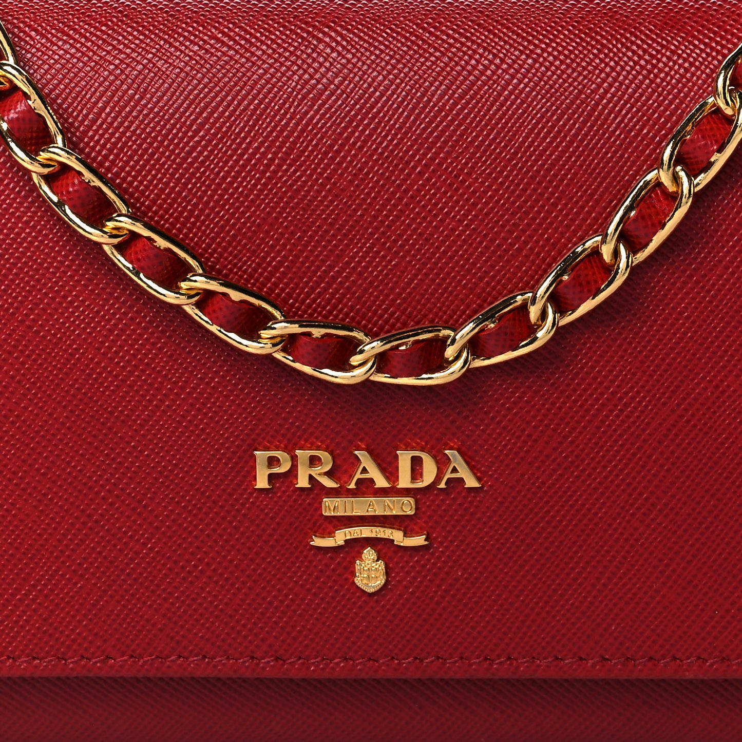 Saffiano Metal Oro Chain Wallet Fuoco