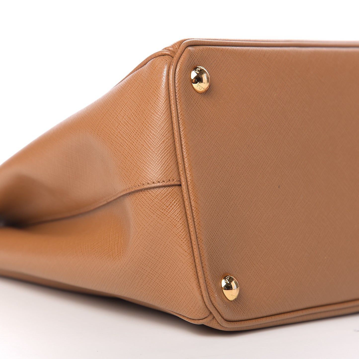 Saffiano Medium Galleria Double Zip Tote Caramel