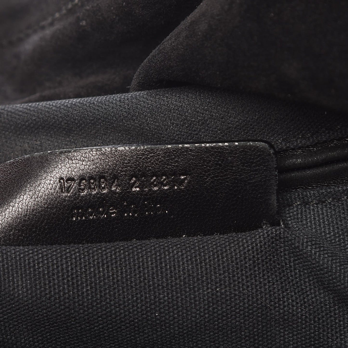 Calfskin Medium Downtown Black
