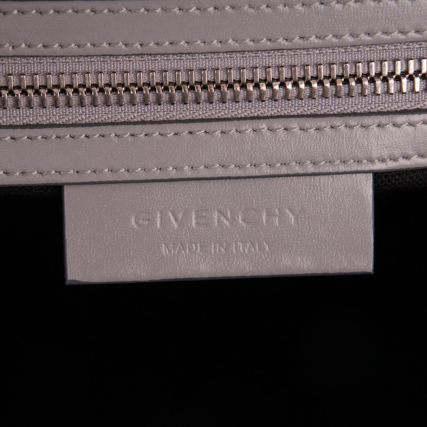 Shiny Lord Calfskin Medium Antigona Pearl Grey