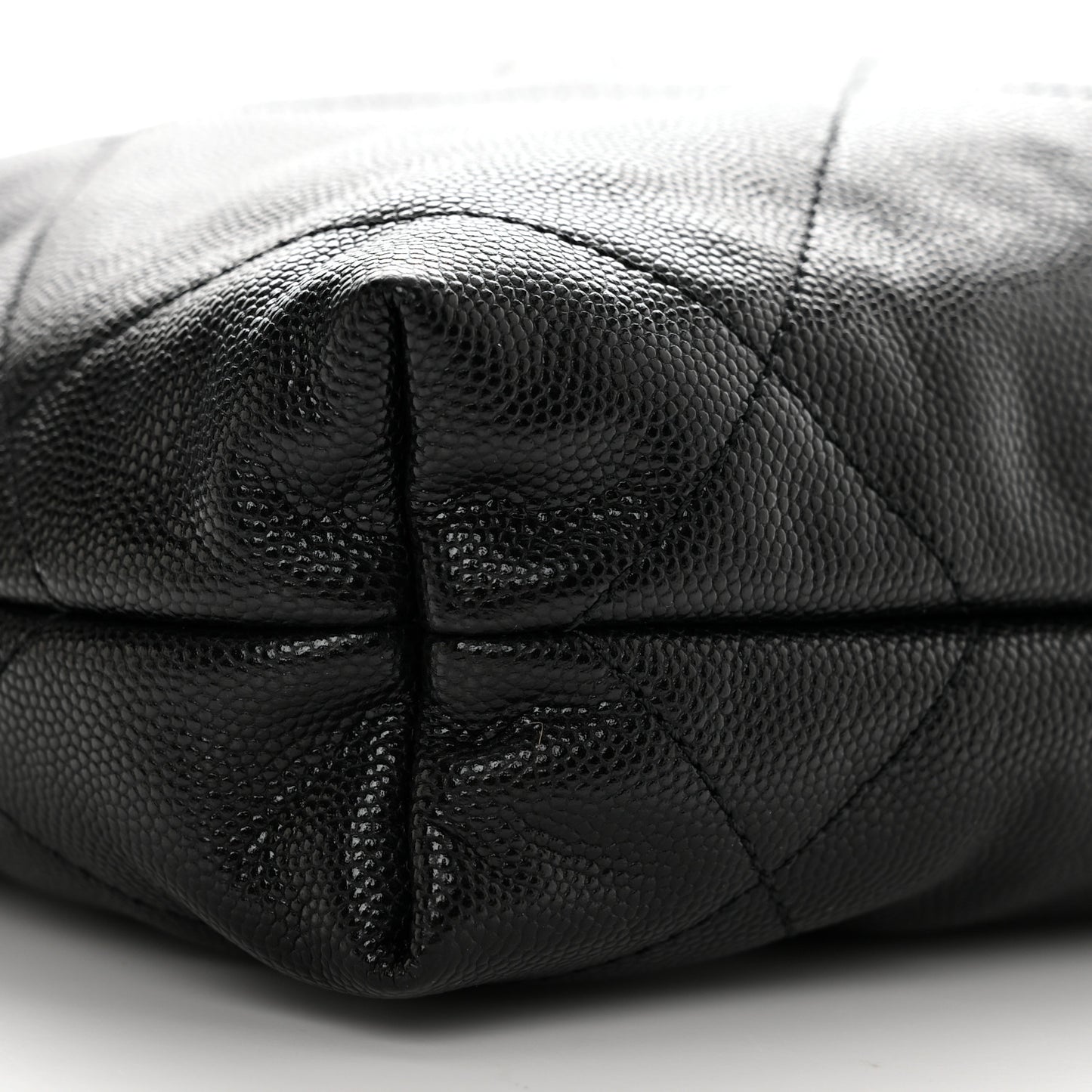 Shiny Caviar Quilted Monochrome Mini Chanel 22 Black