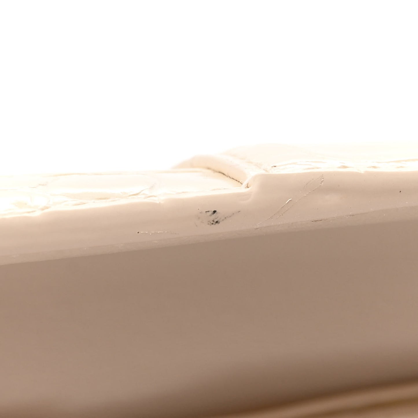 Shiny Calfskin Crocodile Embossed Hourglass Chain Bag Cream