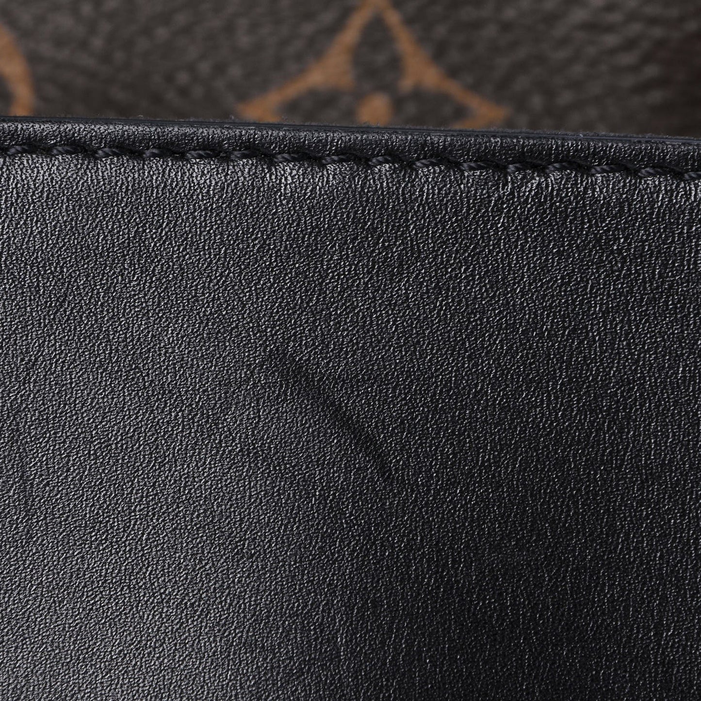Reverse Monogram Chantilly Lock Black