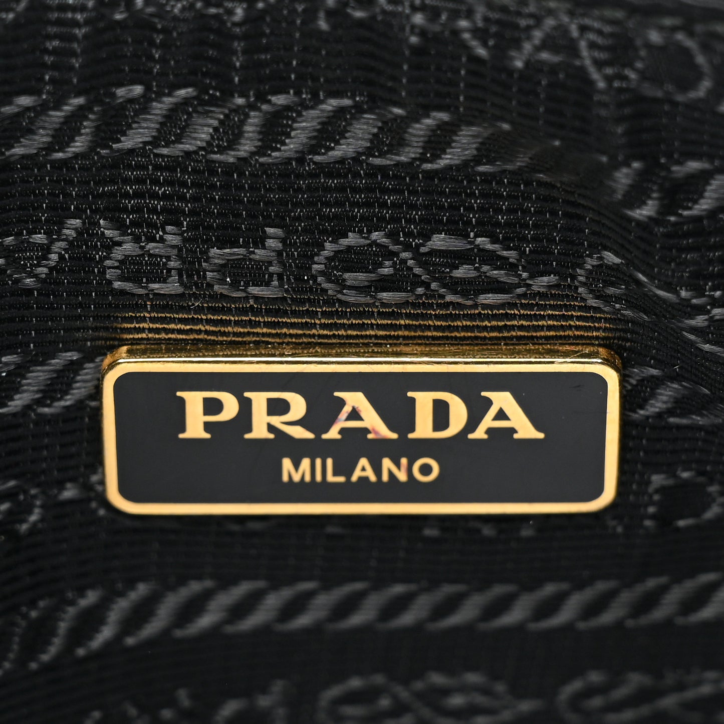Saffiano Lux Re-Edition 2005 Shoulder Bag Smeraldo