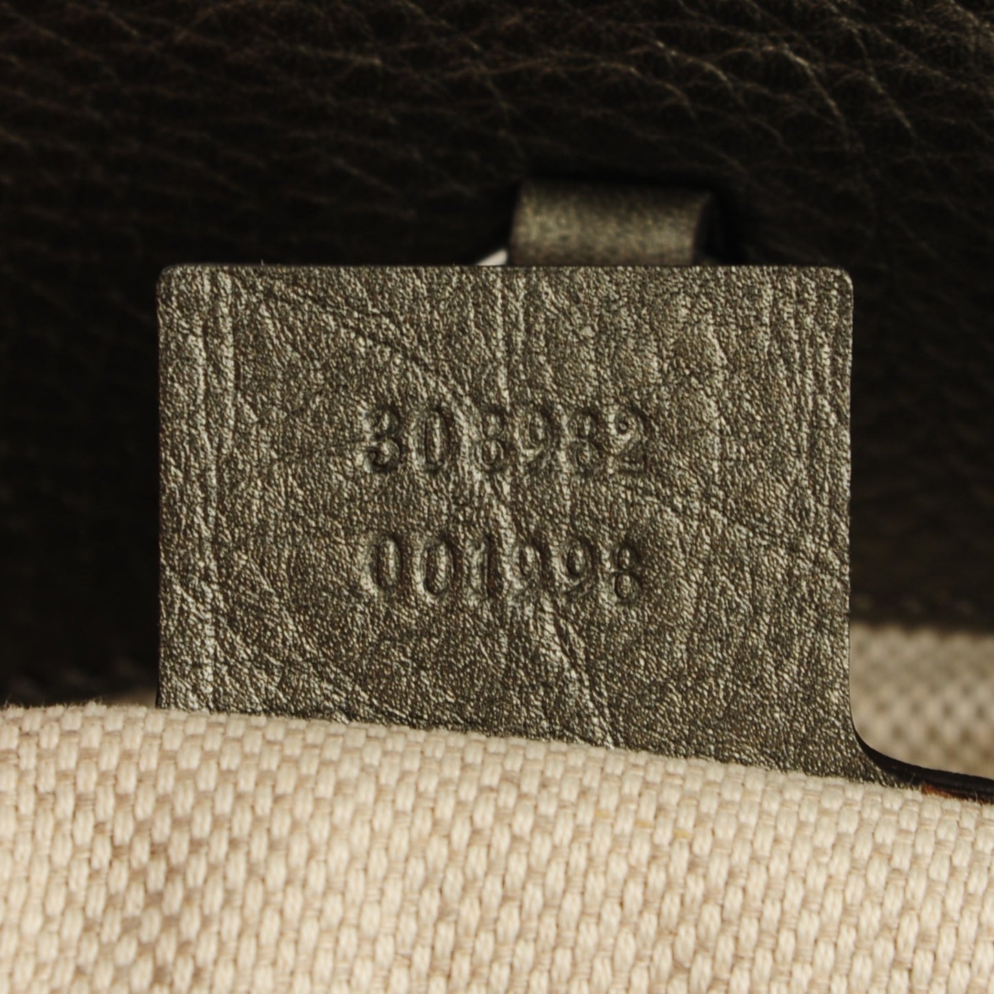 Metallic Pebbled Calfskin Medium Soho Chain Shoulder Bag Sasso
