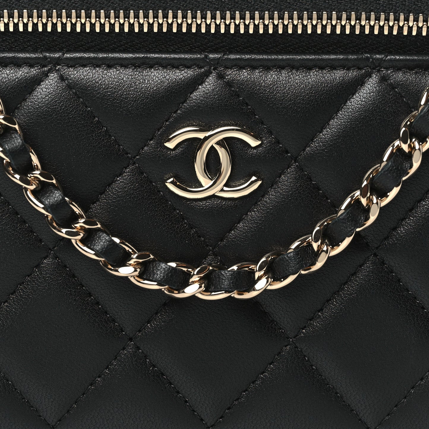 Lambskin Quilted Small Top Handle Vanity Case With Chain Black