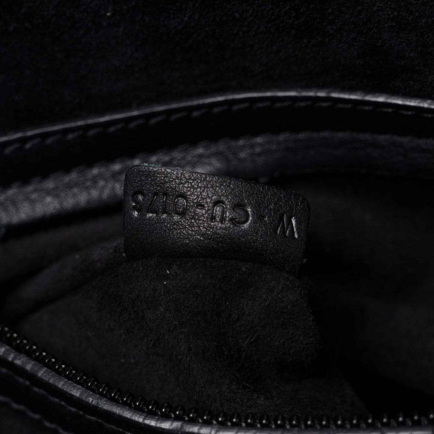 Supple Calfskin Medium Phantom Luggage Black