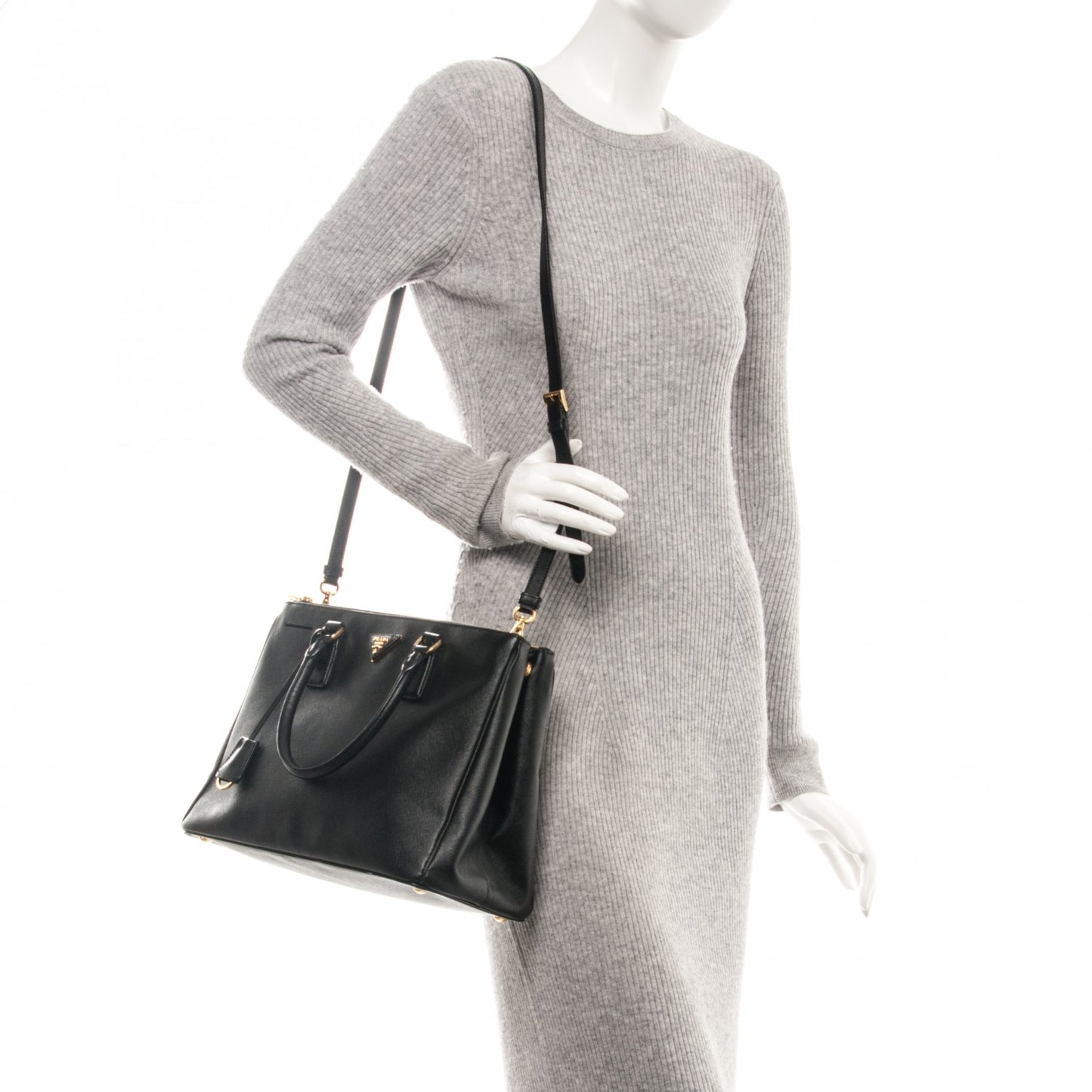 Saffiano Medium Galleria Double Zip Tote Black