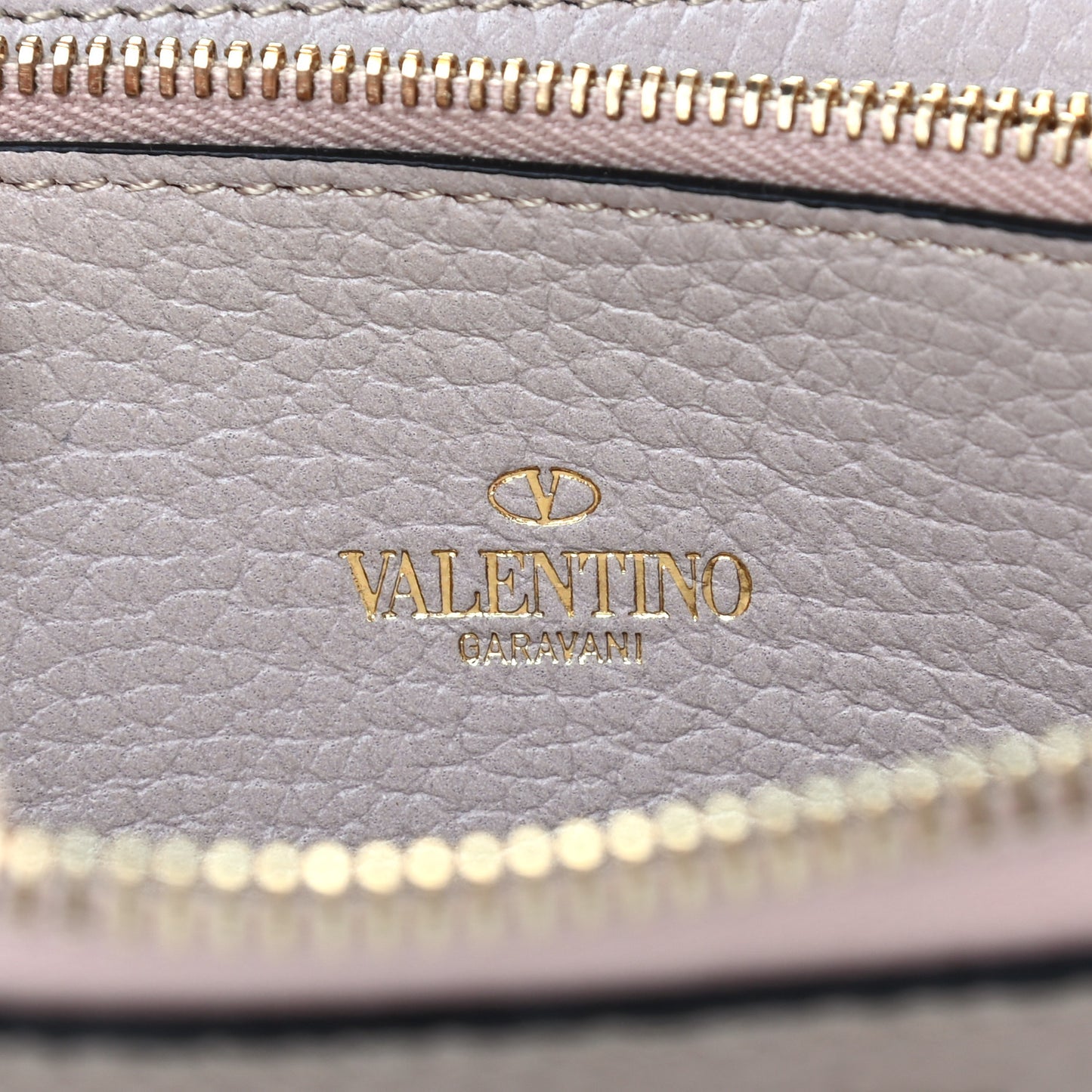 Pebbled Calfskin Rockstud Zip Around Wallet Poudre