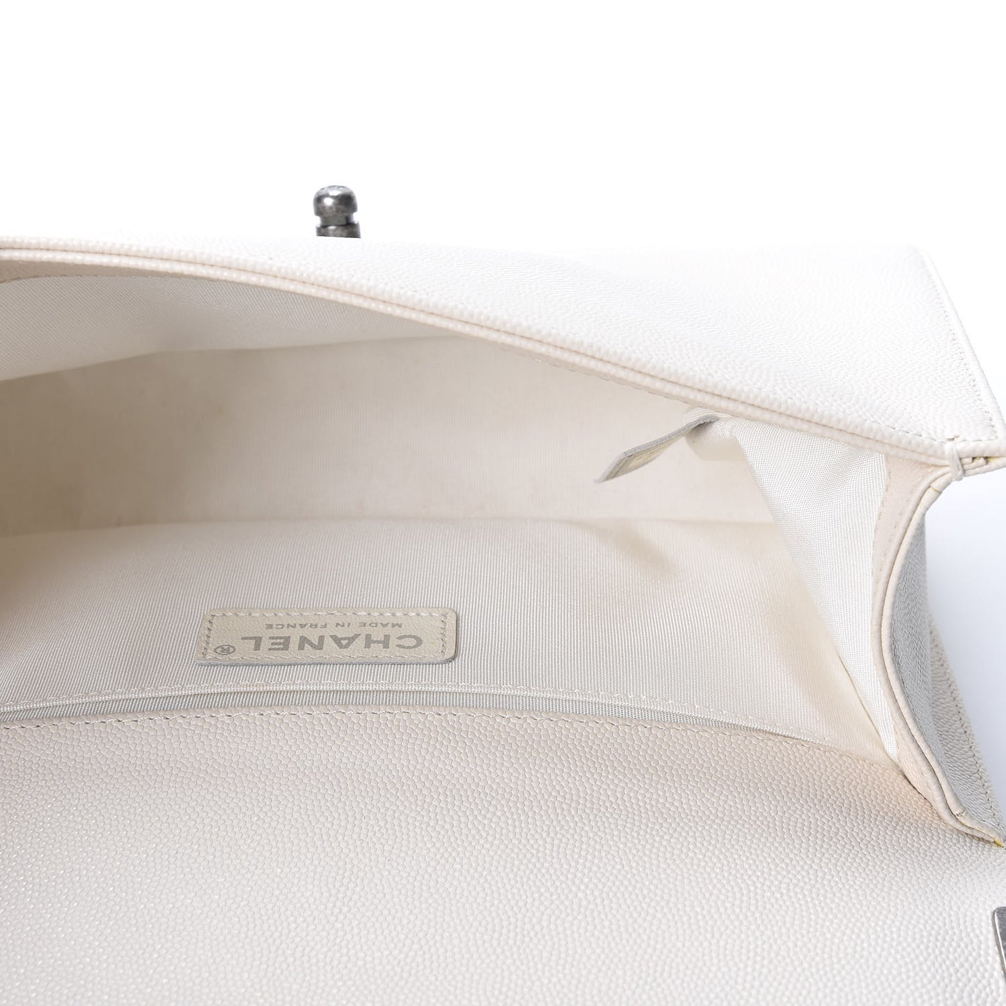Caviar Quilted Medium Boy Flap Ivory