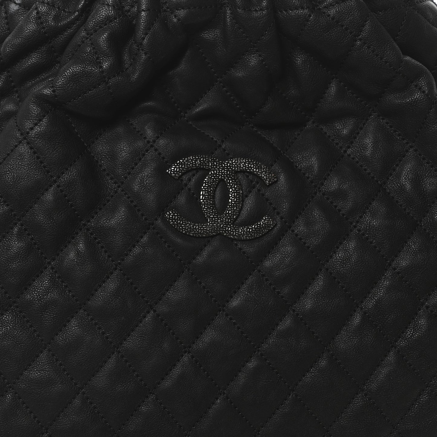 Distressed Glazed Caviar Quilted Large Elastic Tote Black