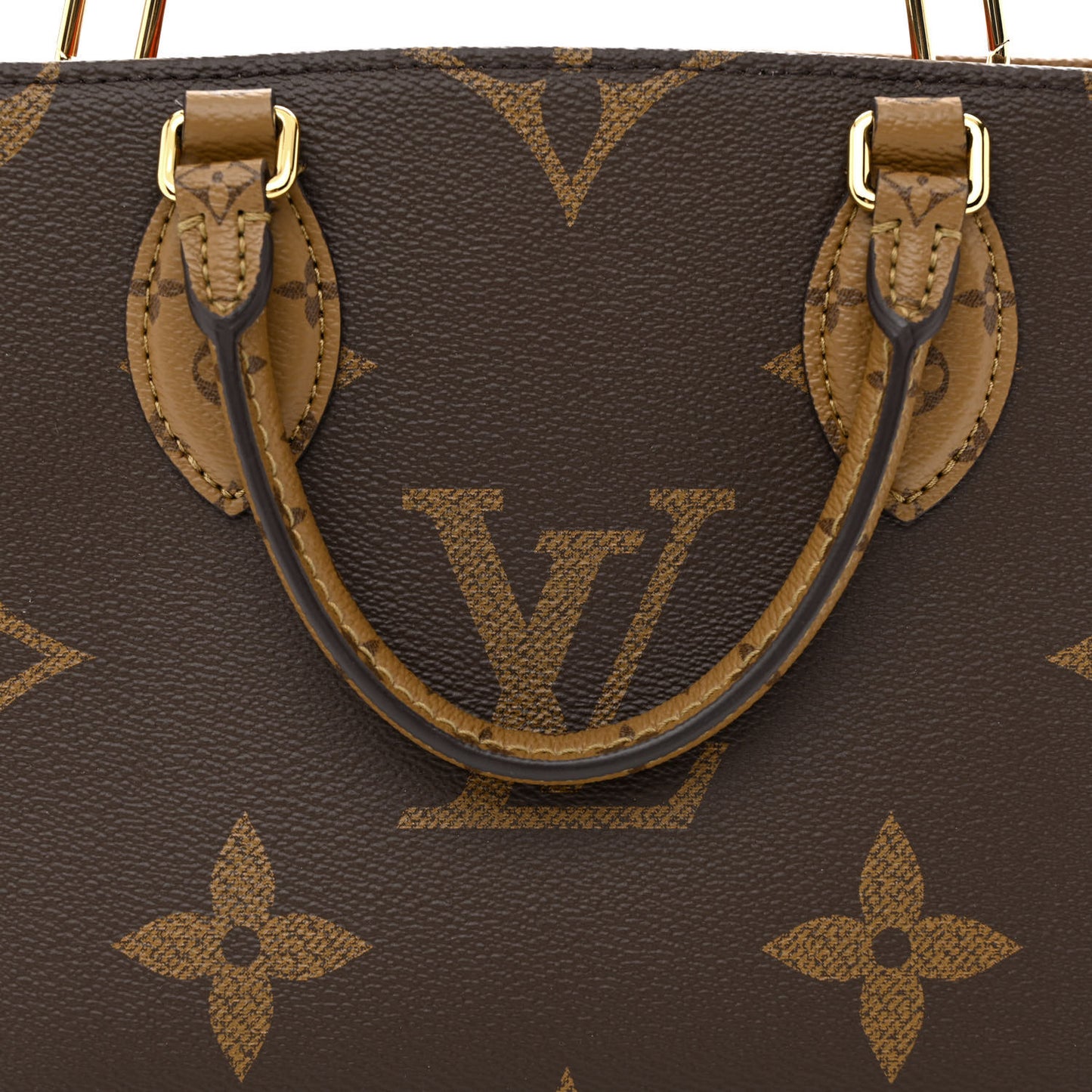 Reverse Monogram Giant Onthego PM