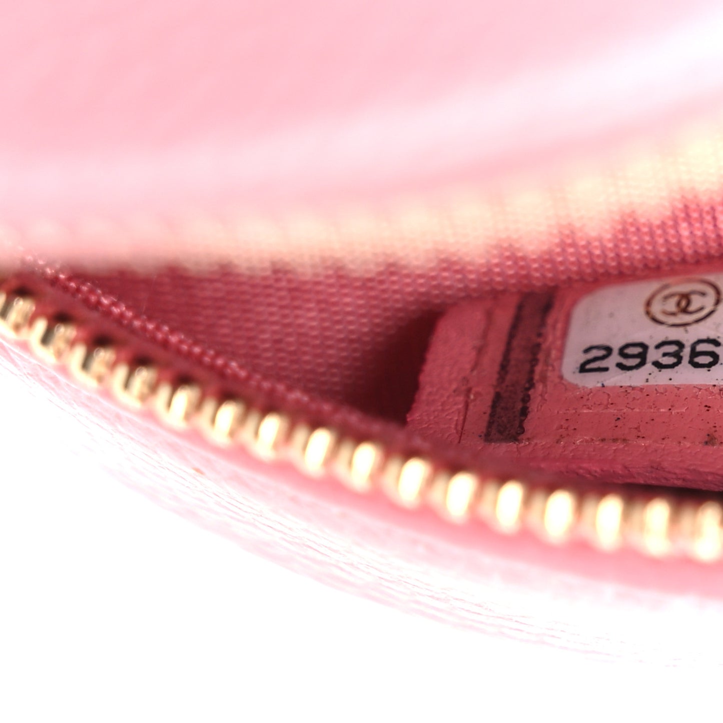 Caviar Camellia Embossed Round Clutch With Chain Pink
