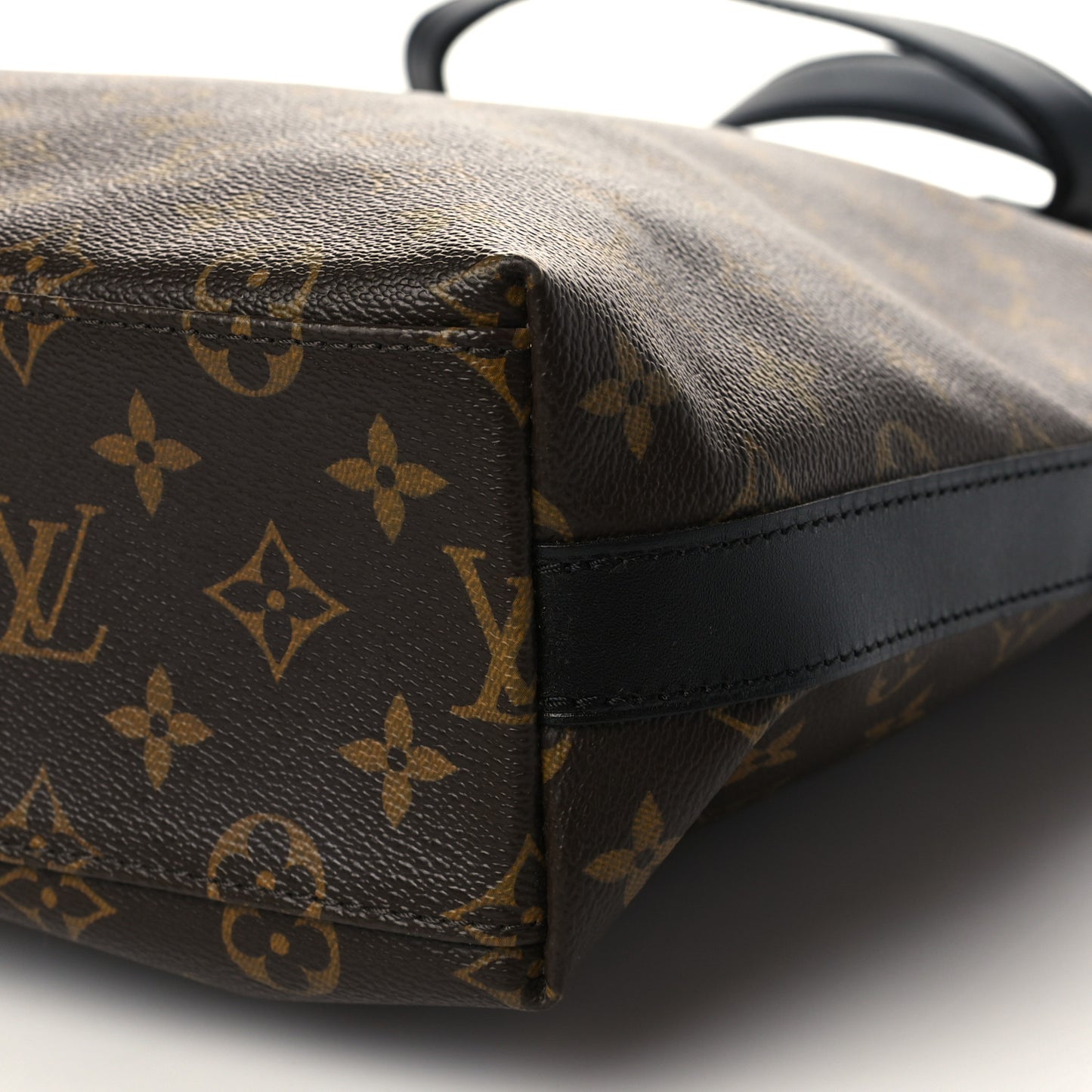 Monogram Macassar Kitan