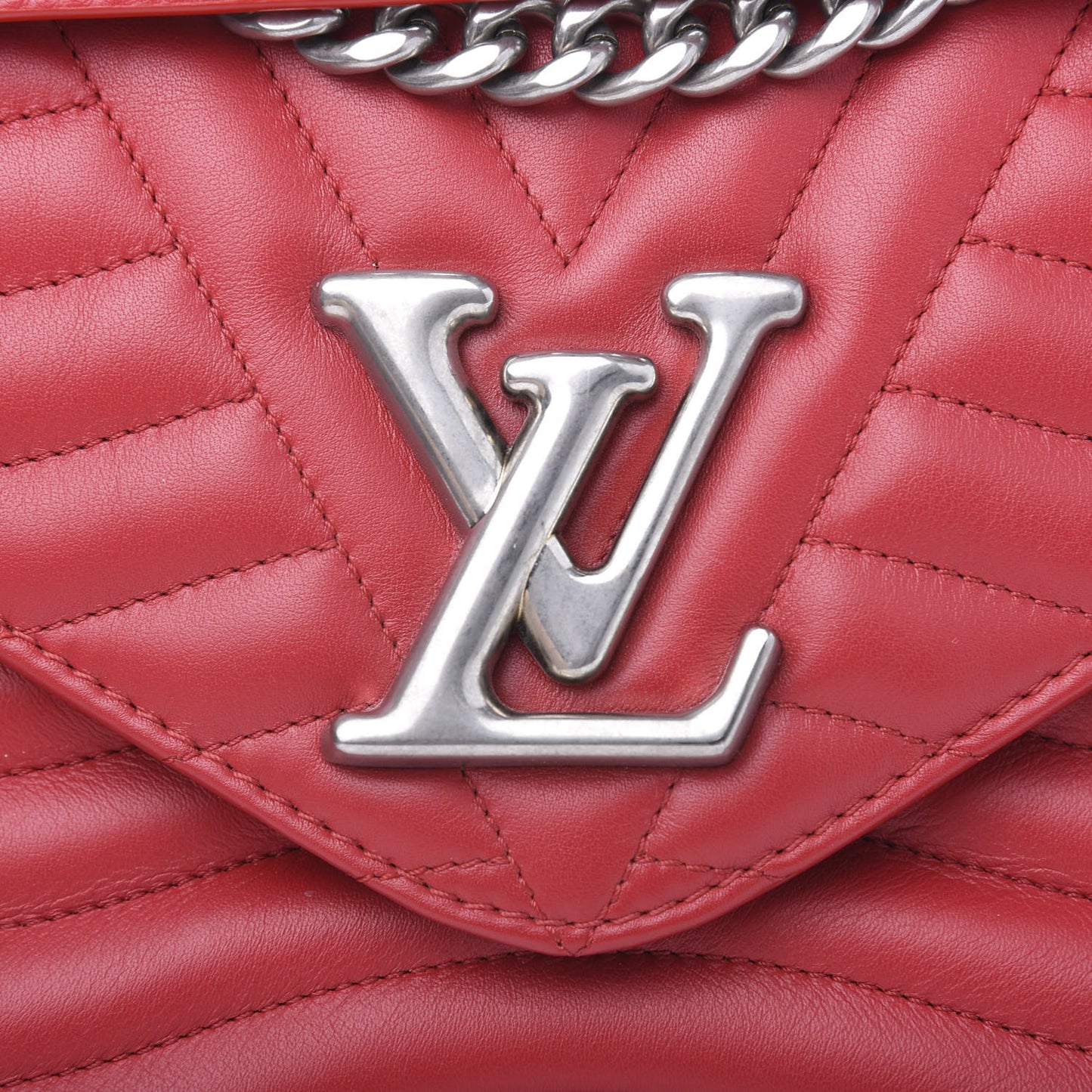 Calfskin New Wave Chain MM Ecarlate